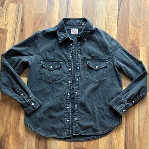 Levi's Woman’s Size M Charcoal Button Down Shirt